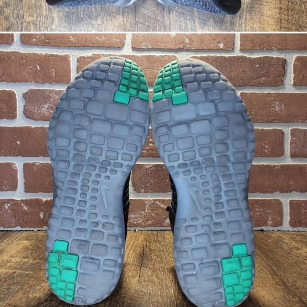 Nike women's running sneakers size 9. - Picture 3 of 5